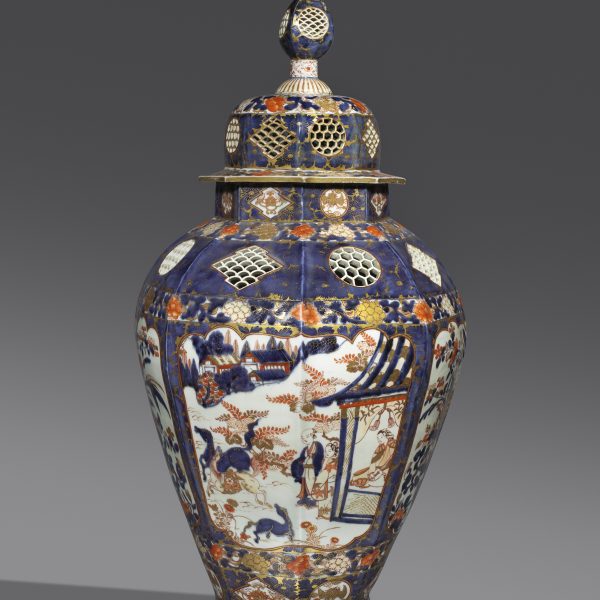 Large octagonal Imari jar and cover with garden scenes