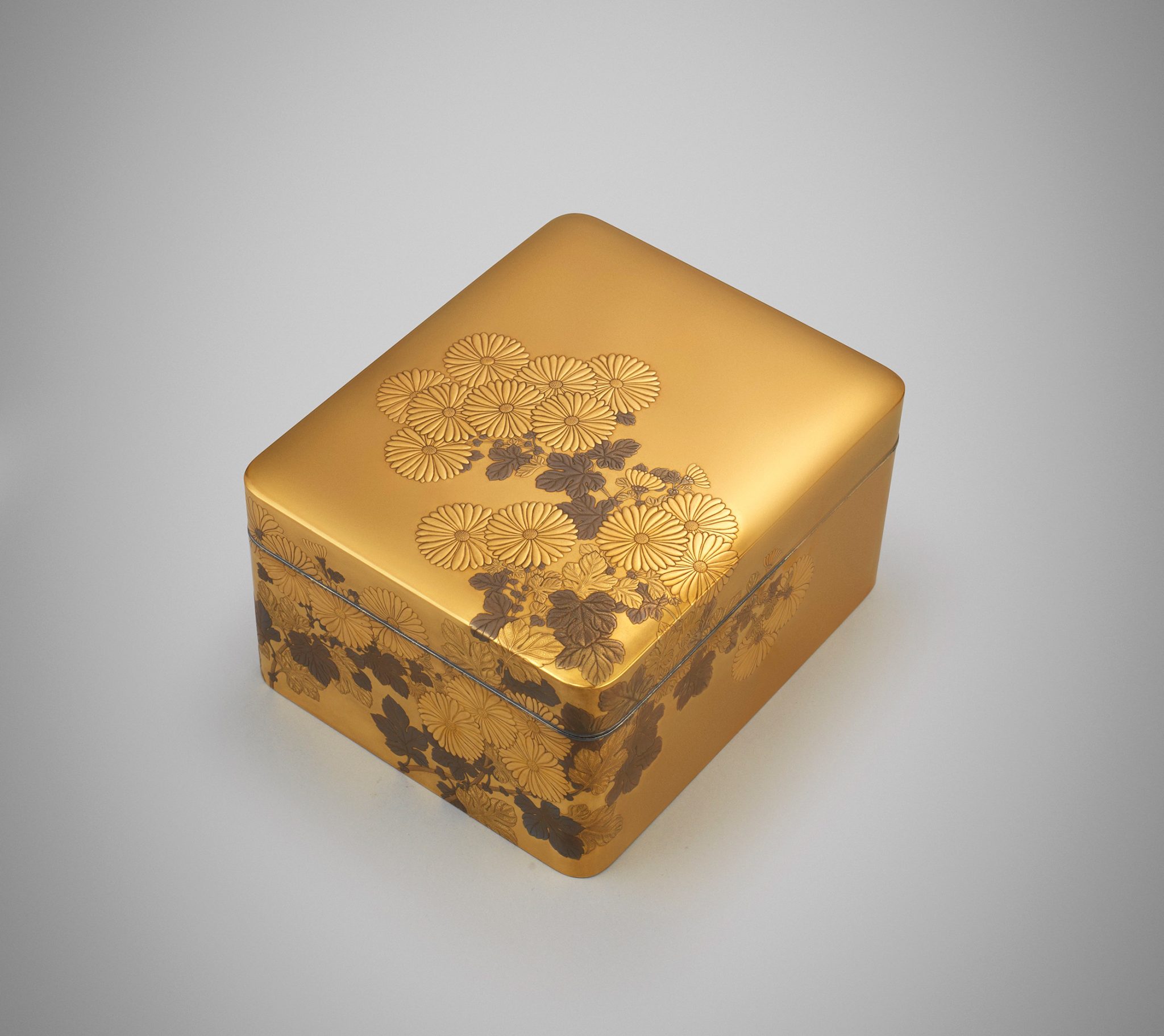金蒔絵手箱 菊花図 川之邊一朋 - Grace Tsumugi Fine Art