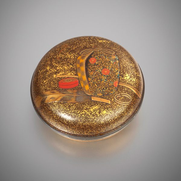 Incense box with tea utensils