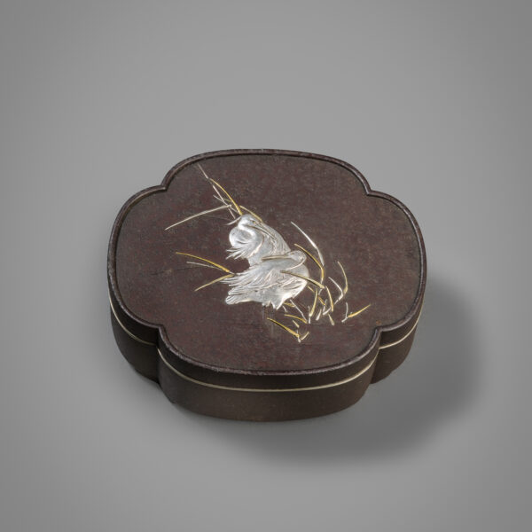 Inlaid iron incense box with white egrets by Toshiyuki